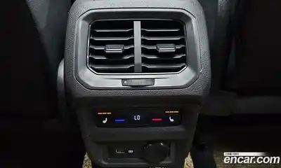 Volkswagen Tiguan 2020 2.0 Автомат в Москве № 215194, миниатюра 4