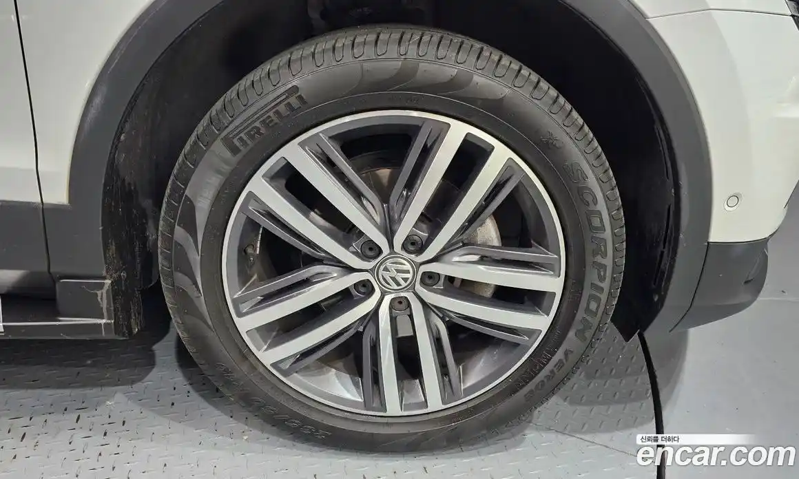 Volkswagen Tiguan 2020 2.0 Автомат в Москве № 215194, фото 6