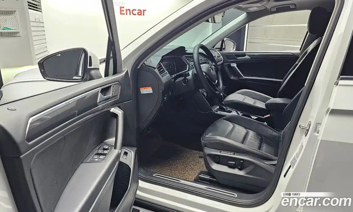 Volkswagen Tiguan 2020 2.0 Автомат в Москве № 215194, фото 9