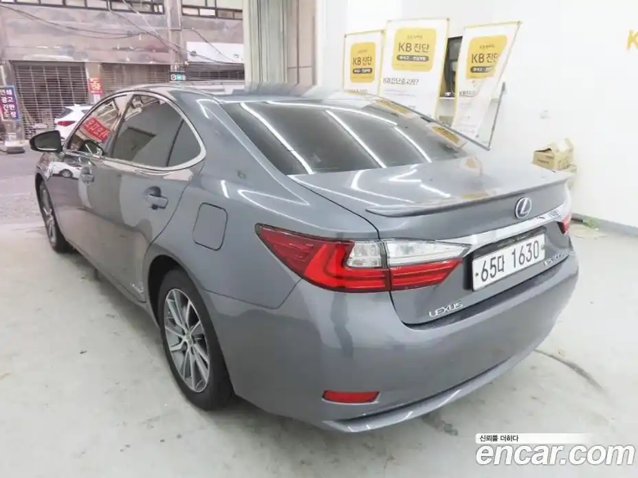 Lexus ES 2018 2.5 Автомат в Москве № 232014, фото 4