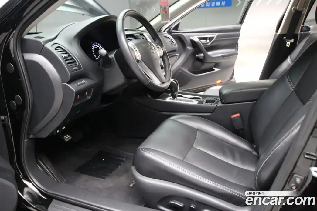 Nissan Altima 2017 2.5 Автомат в Москве № 244703, фото 13