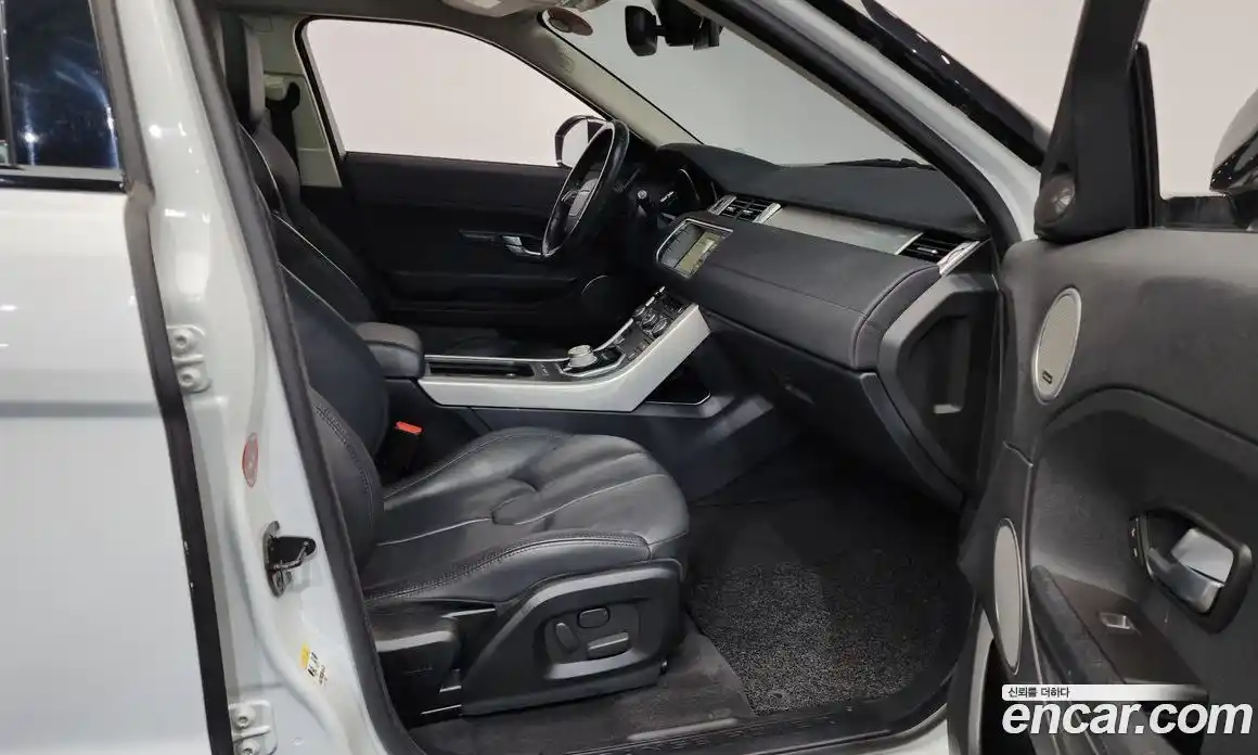 Land Rover Range-Rover Evoque 2015 2.2 Автомат в Москве № 298557, фото 15