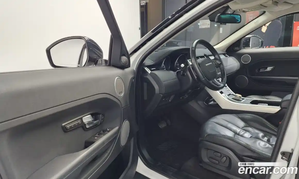 Land Rover Range-Rover Evoque 2015 2.2 Автомат в Москве № 298557, фото 19