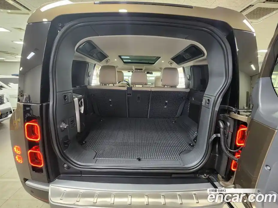 Land Rover Defender 2023 3.0 Автомат в Москве № 316415, фото 18