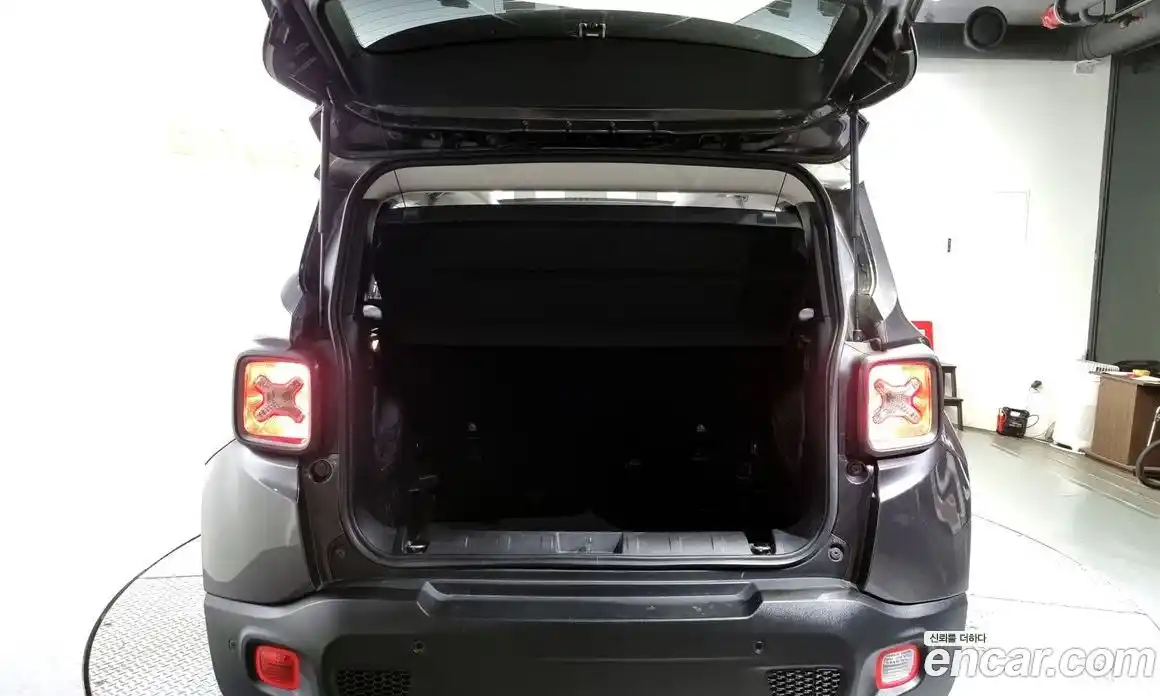 Jeep Renegade 2019 2.4 Автомат в Москве № 323077, фото 20