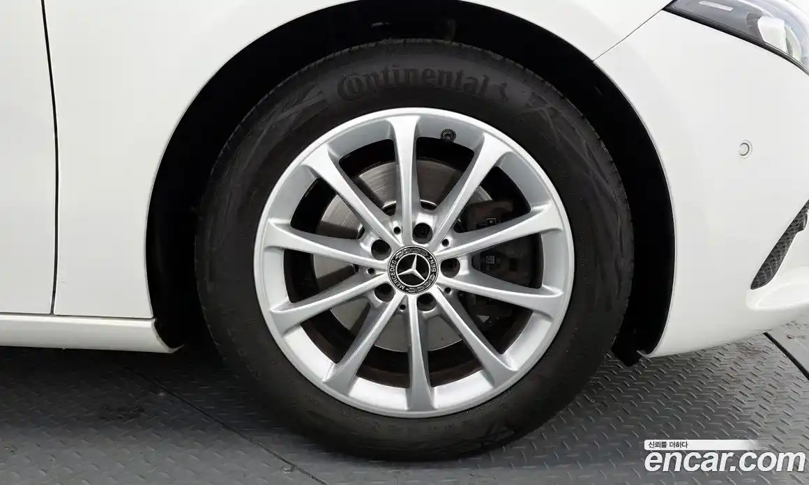 Mercedes-Benz A-Class 2020 2.0 Автомат в Москве № 342345, фото 18