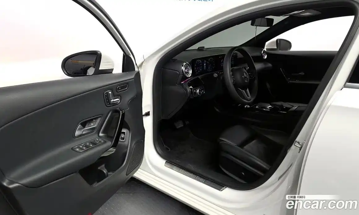 Mercedes-Benz A-Class 2020 2.0 Автомат в Москве № 342345, фото 5