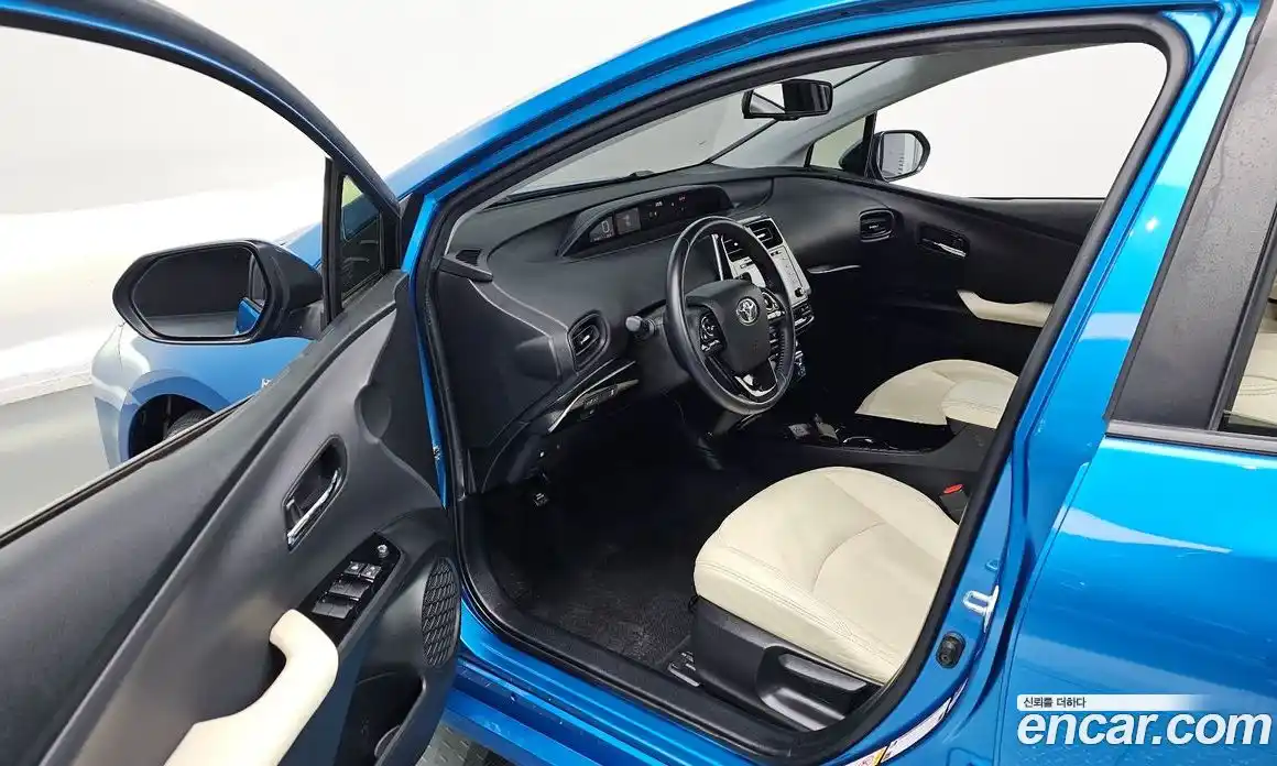 Toyota Prius 2021 1.8 Автомат в Москве № 472970, фото 11