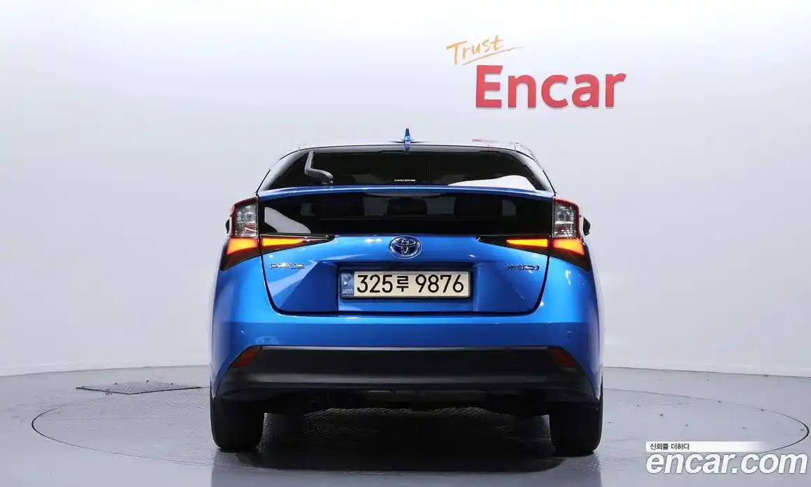 Toyota Prius 2021 1.8 Автомат в Москве № 472970, фото 4