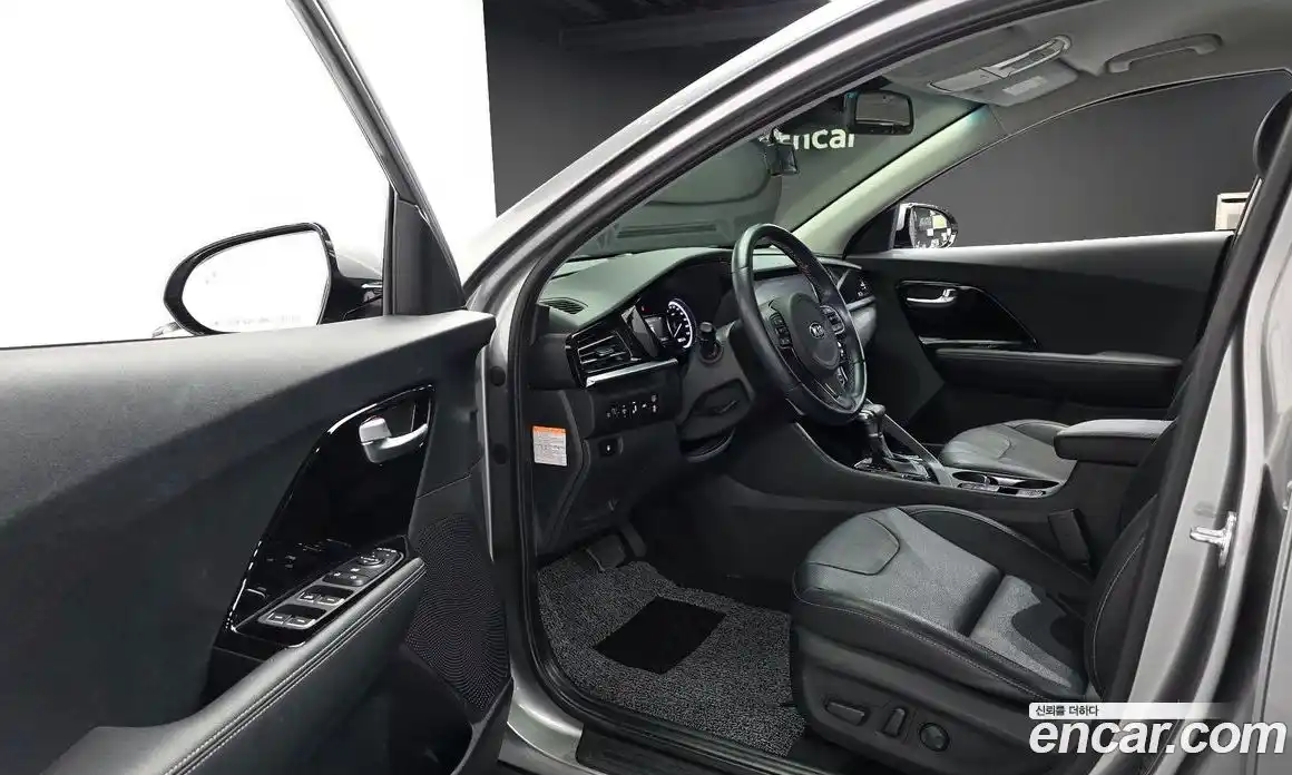 Kia Niro 2021 1.6 Автомат в Москве № 52170, фото 11