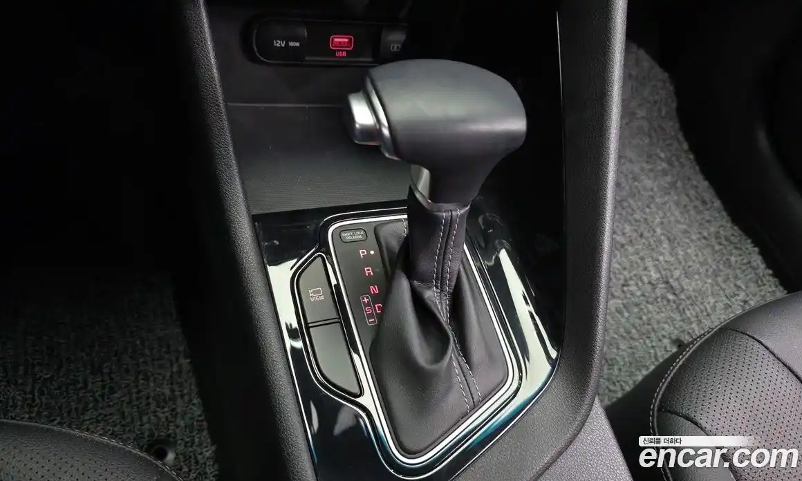 Kia Niro 2021 1.6 Автомат в Москве № 52170, фото 9