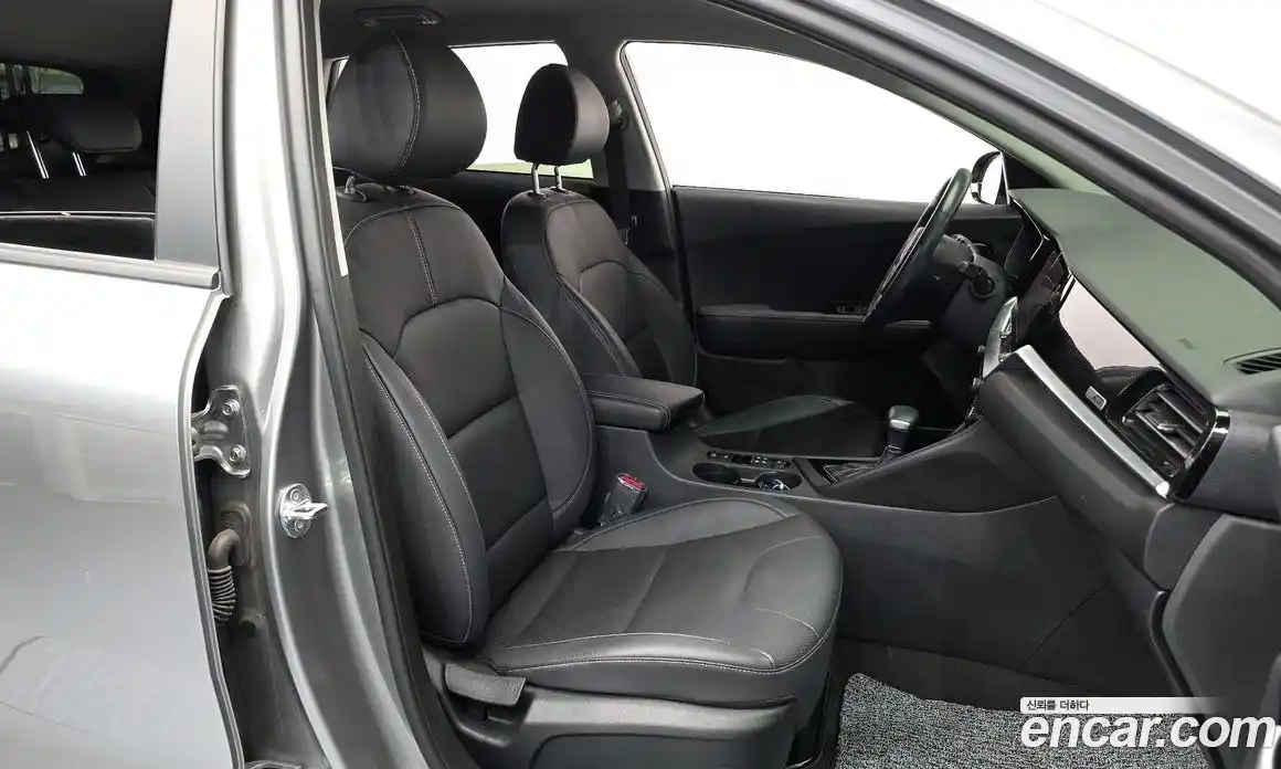 Kia Niro 2021 1.6 Автомат в Москве № 52170, фото 10