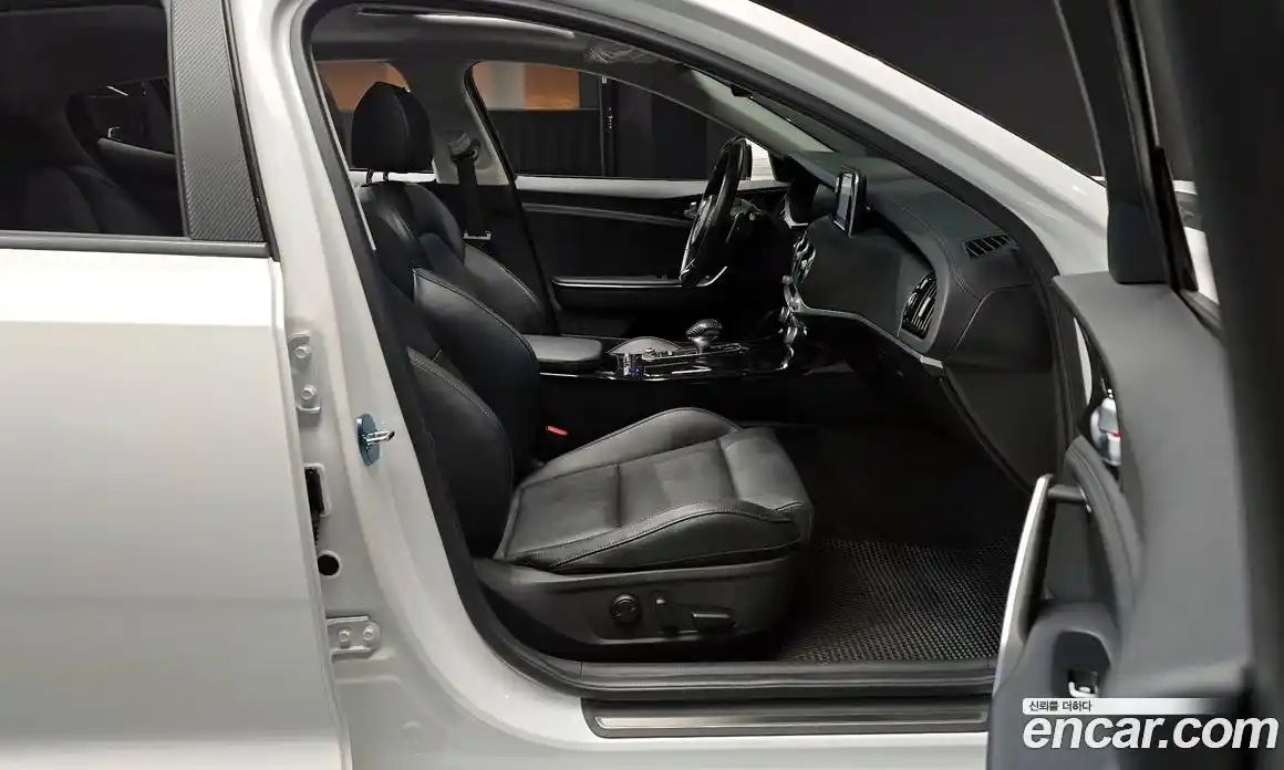 Kia Stinger 2018 2.0 Автомат в Москве № 56054, фото 11