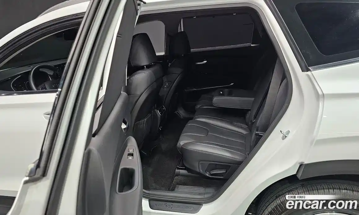 Hyundai Santa Fe 2023 1.6 Автомат в Москве № 108720, фото 18