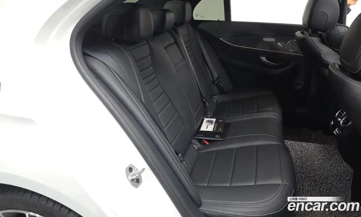 Mercedes-Benz E-Class 2021 2.0 Автомат в Москве № 140442, фото 17