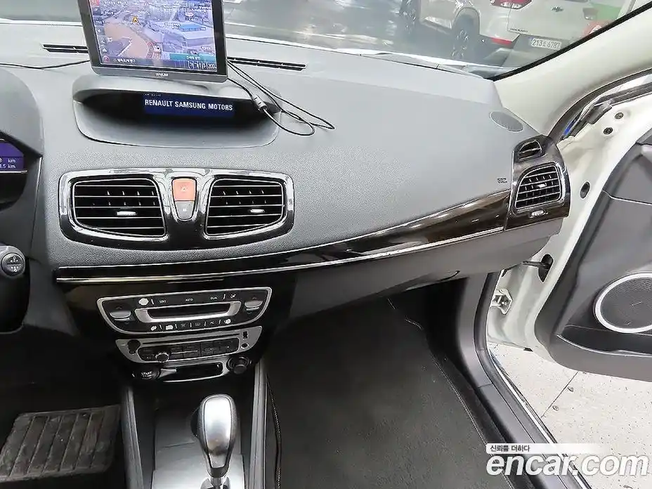 Renault SM3 2016 1.6 Автомат в Москве № 152658, фото 15