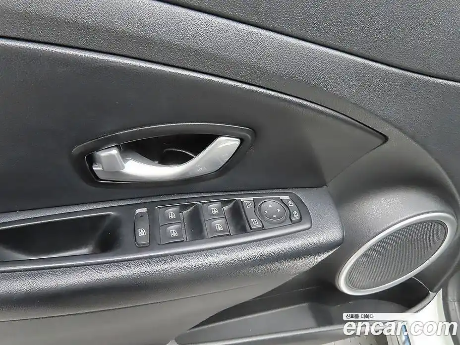 Renault SM3 2016 1.6 Автомат в Москве № 152658, фото 10