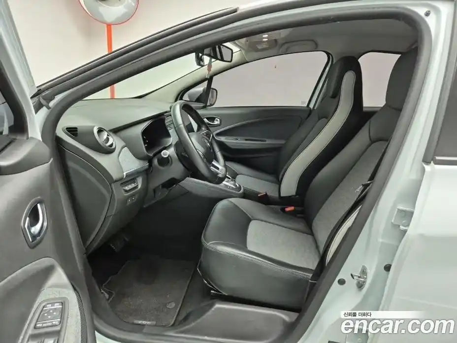 Renault Zoe 2021 0.3 Автомат в Москве № 152799, фото 11