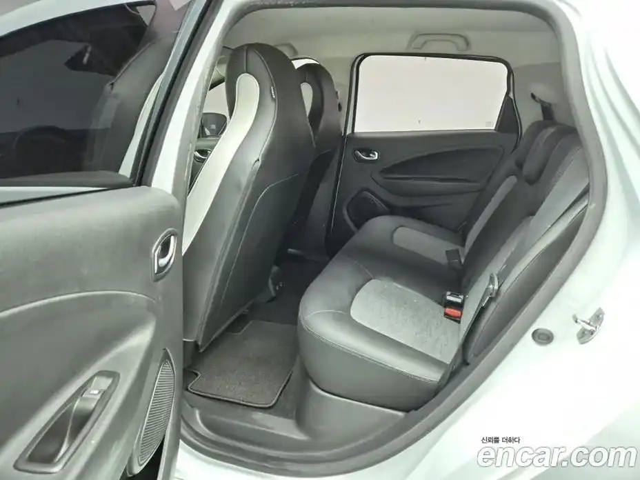 Renault Zoe 2021 0.3 Автомат в Москве № 152799, фото 12