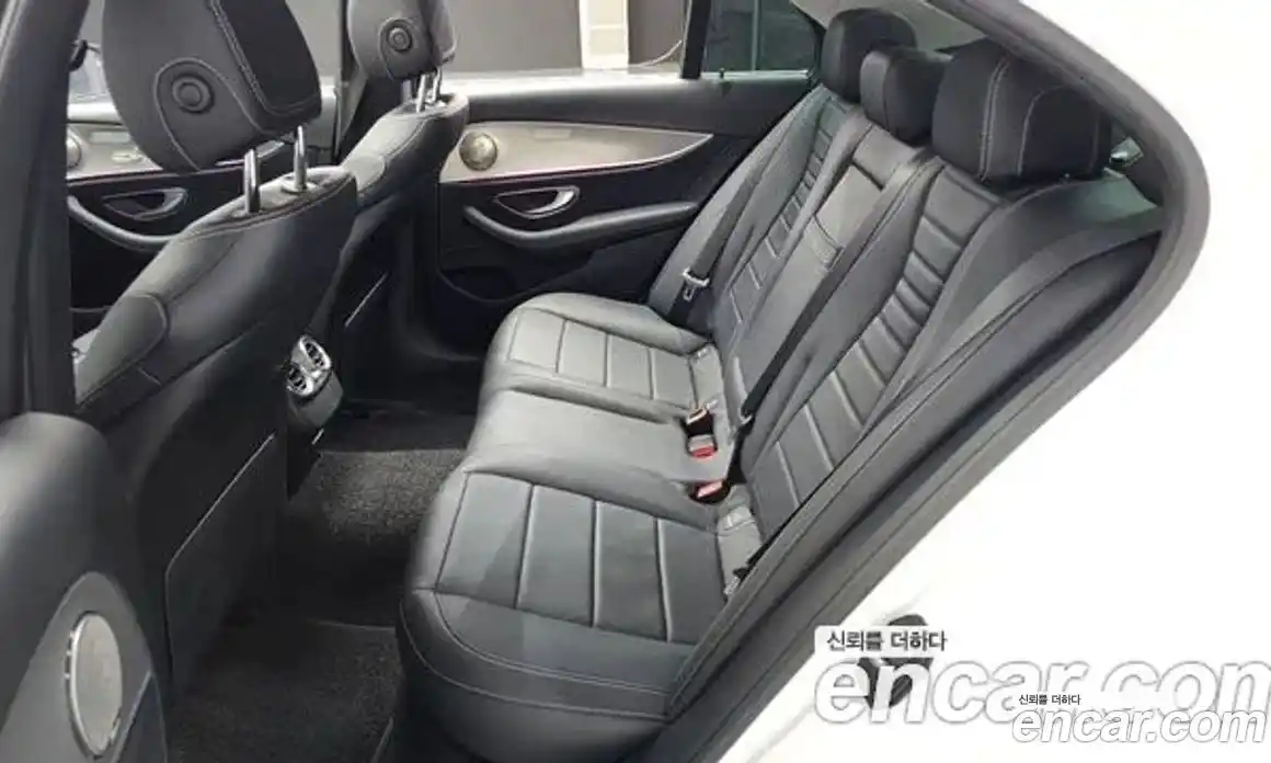 Mercedes-Benz E-Class 2017 2.0 Автомат в Москве № 161041, фото 12