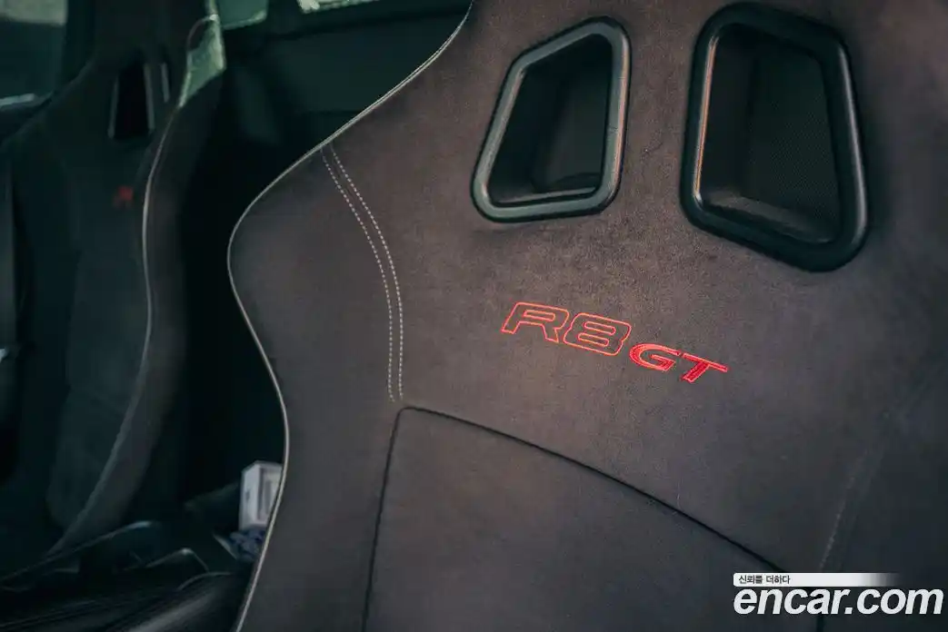 Audi R8 2012 5.2 Автомат в Москве № 162757, фото 15