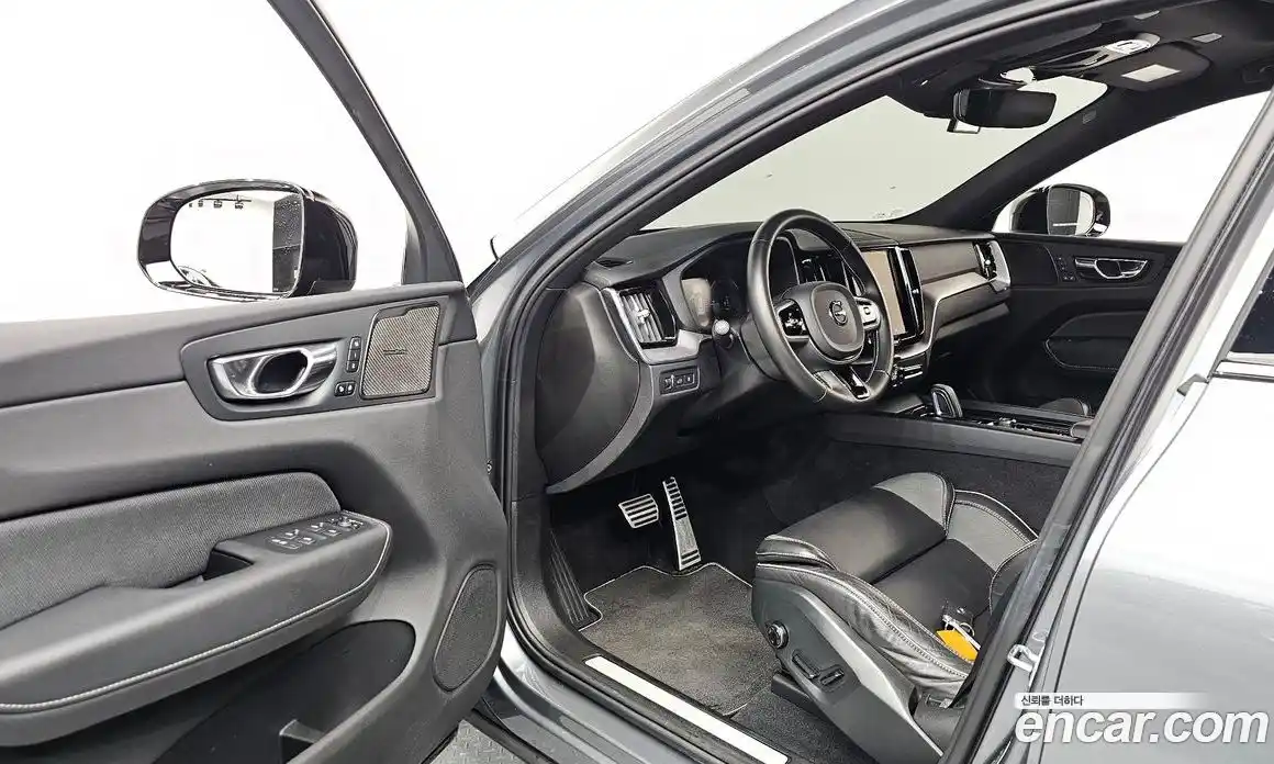 Volvo XC60 2021 2.0 Автомат в Москве № 164398, фото 16