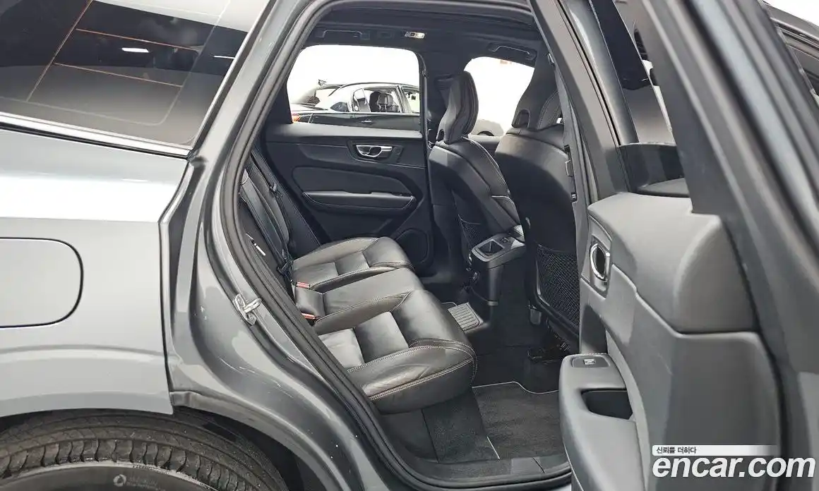 Volvo XC60 2021 2.0 Автомат в Москве № 164398, фото 4