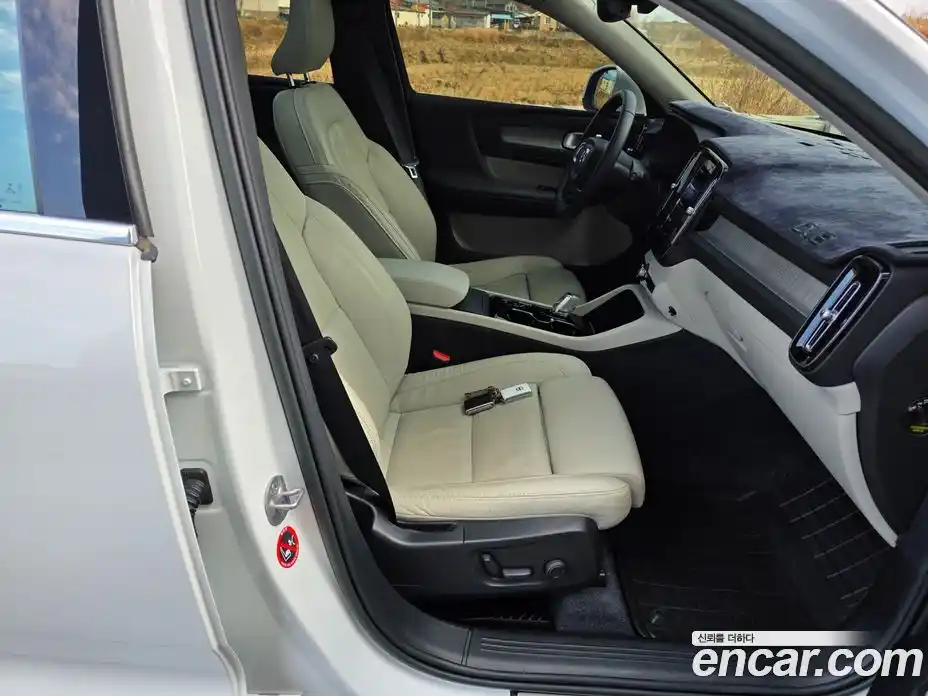 Volvo XC40 2023 2.0 Автомат в Москве № 164812, фото 13