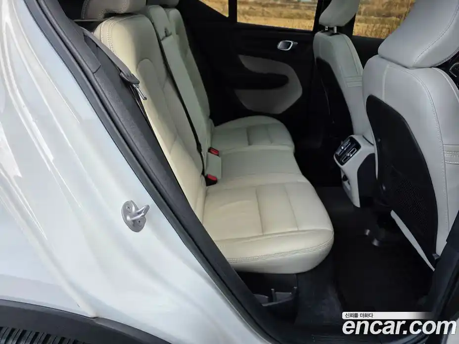 Volvo XC40 2023 2.0 Автомат в Москве № 164812, фото 15