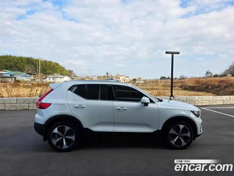 Volvo XC40 2023 2.0 Автомат в Москве № 164812, фото 4