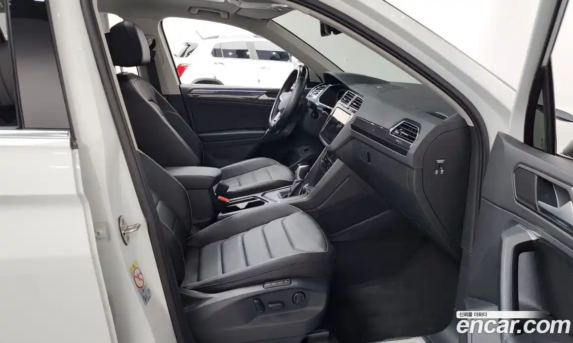 Volkswagen Tiguan 2023 2.0 Автомат в Москве № 168603, фото 11