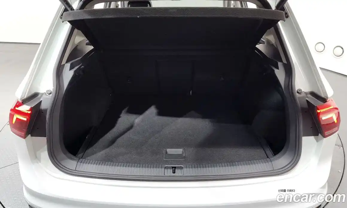 Volkswagen Tiguan 2023 2.0 Автомат в Москве № 168603, фото 20