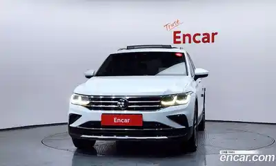 Volkswagen Tiguan 2023 2.0 Автомат в Москве № 168603, миниатюра 3