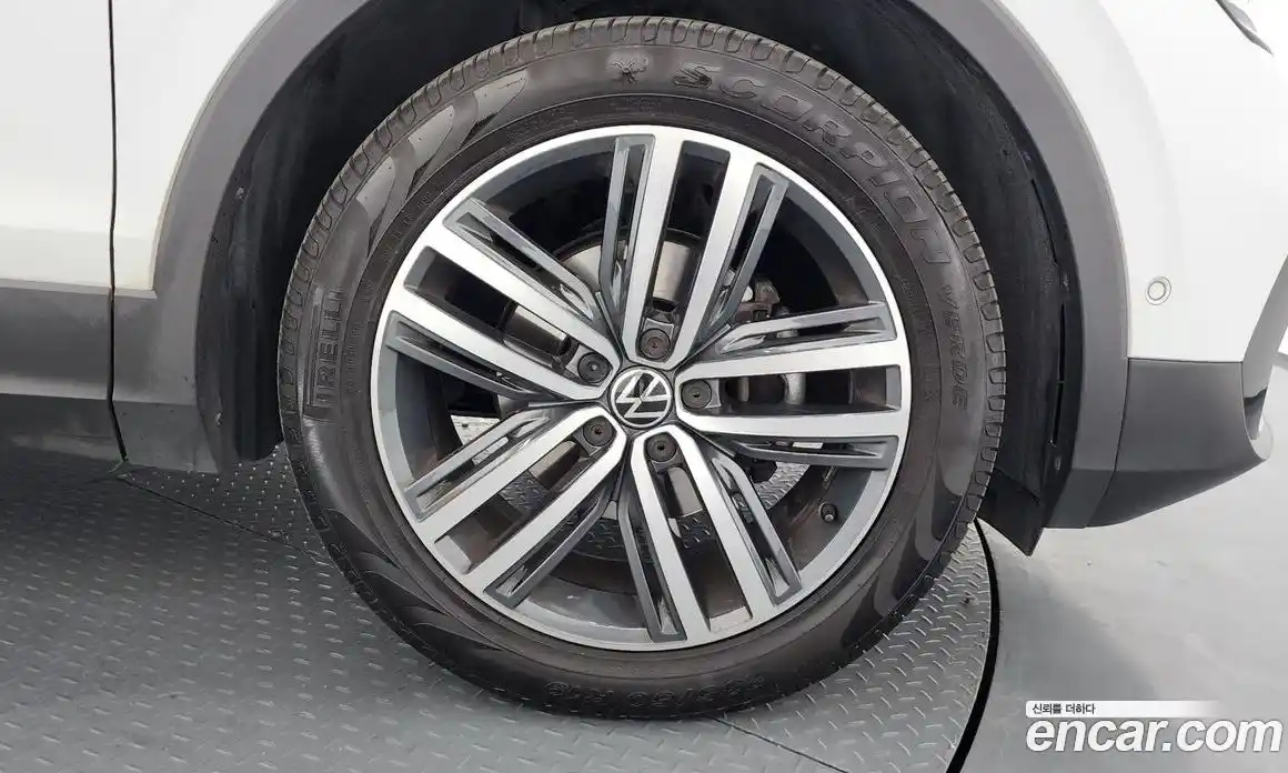 Volkswagen Tiguan 2023 2.0 Автомат в Москве № 168603, фото 5