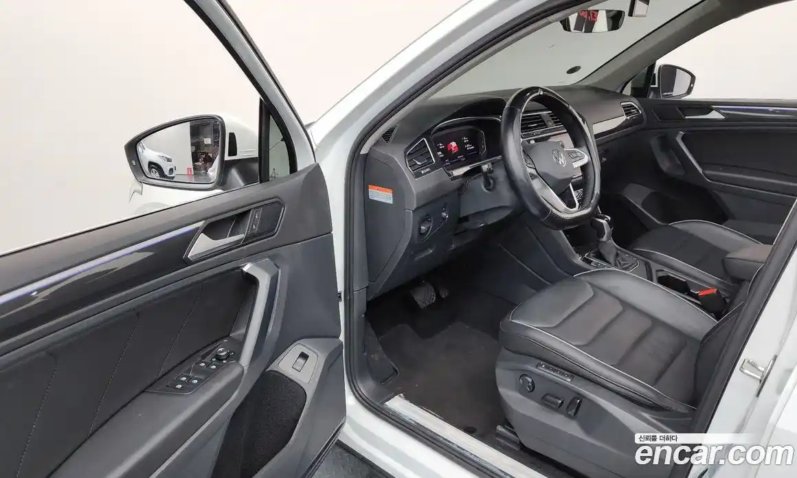 Volkswagen Tiguan 2023 2.0 Автомат в Москве № 168603, фото 10