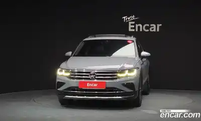 Volkswagen Tiguan 2022 2.0 Автомат в Москве № 168747, миниатюра 3