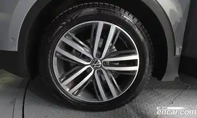 Volkswagen Tiguan 2022 2.0 Автомат в Москве № 168747, миниатюра 5