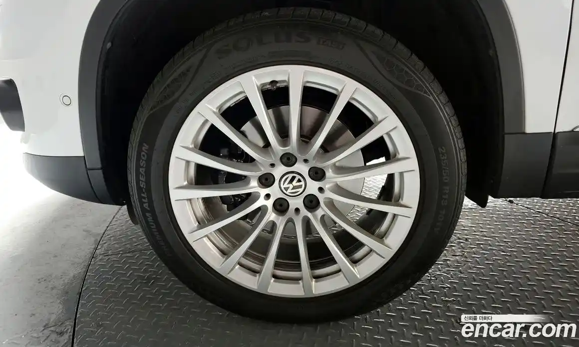 Volkswagen Tiguan 2014 2.0 Автомат в Москве № 168964, фото 5