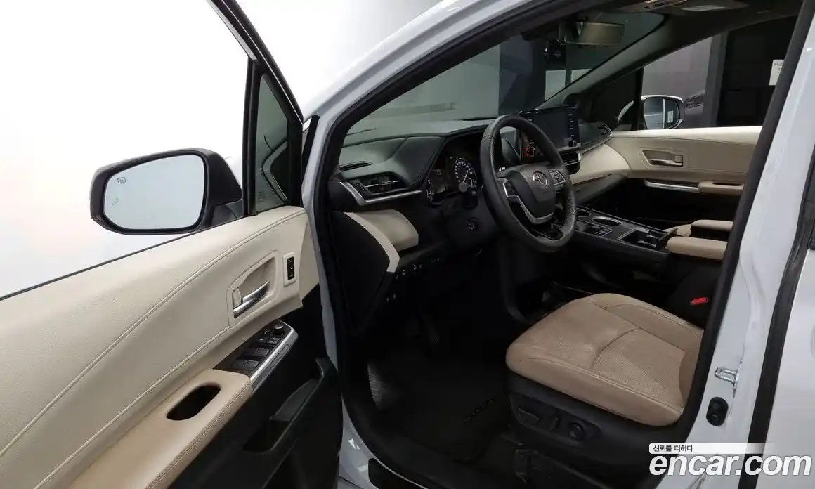 Toyota Sienna 2023 2.5 Автомат в Москве № 170240, фото 20