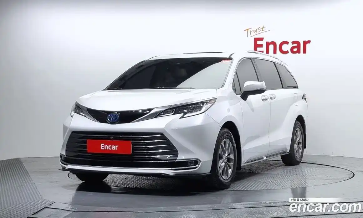 Toyota Sienna 2023 2.5 Автомат в Москве № 170240, фото 3