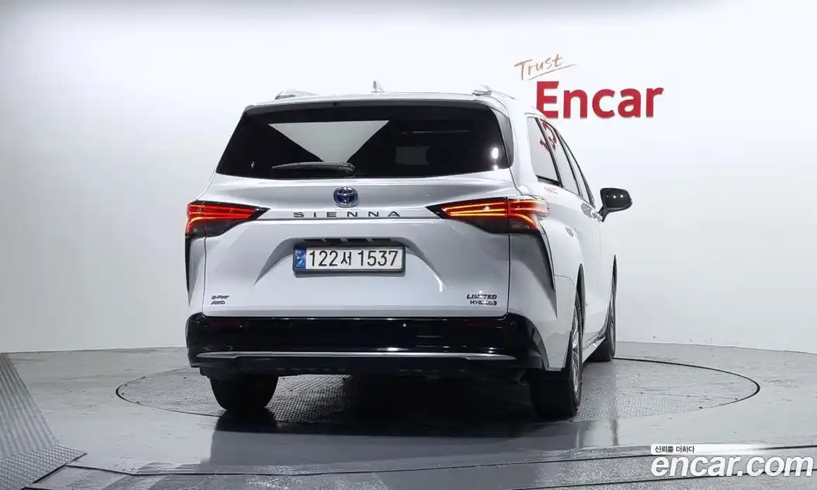 Toyota Sienna 2023 2.5 Автомат в Москве № 170240, фото 4