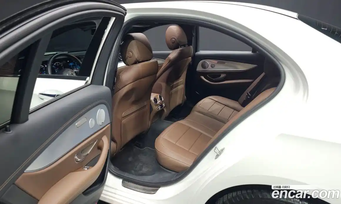 Mercedes-Benz E-Class 2021 2.0 Автомат в Москве № 178724, фото 18