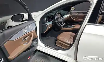 Mercedes-Benz E-Class 2021 2.0 Автомат в Москве № 178724, миниатюра 2