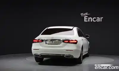 Mercedes-Benz E-Class 2021 2.0 Автомат в Москве № 178724, миниатюра 3