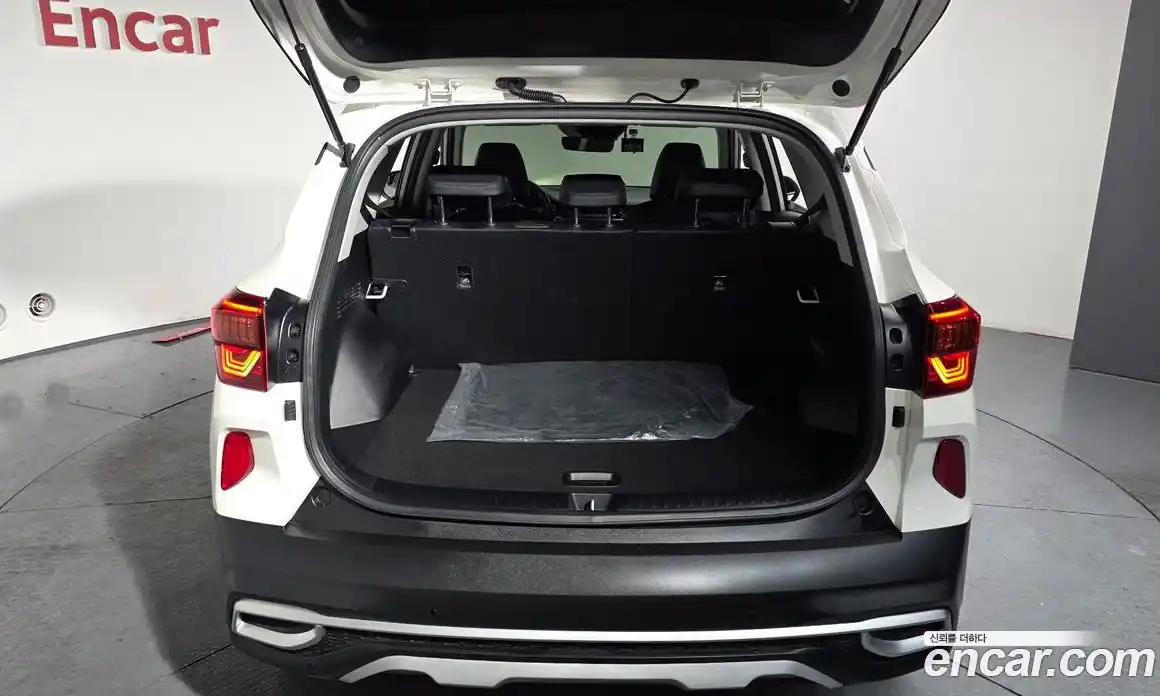 Kia Seltos 2022 1.6 Автомат в Москве № 18885, фото 15