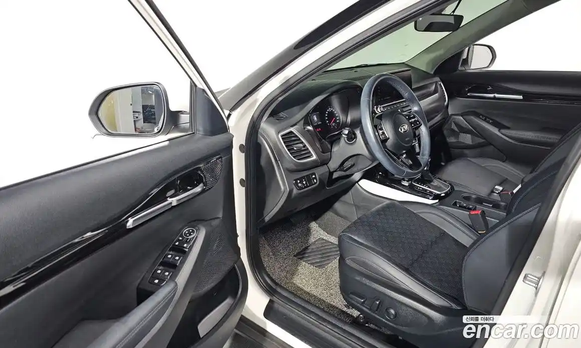 Kia Seltos 2022 1.6 Автомат в Москве № 18885, фото 8