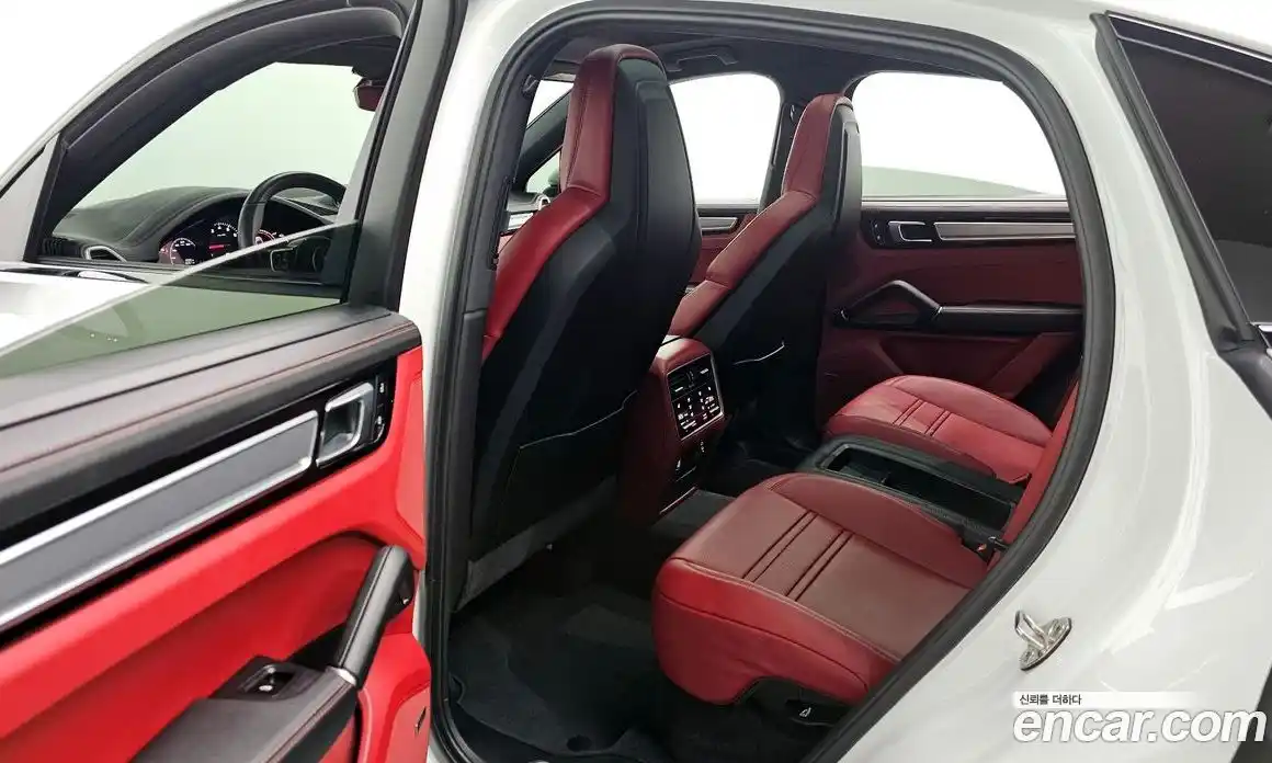 Porsche Cayenne 2023 3.0 Автомат в Москве № 197130, фото 12