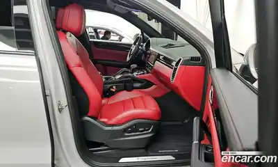 Porsche Cayenne 2022 3.0 Автомат в Москве № 197188, миниатюра 3