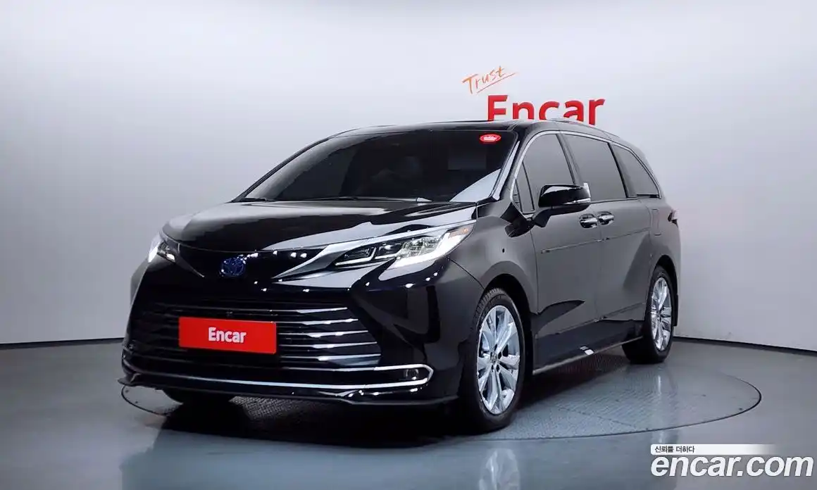 Toyota Sienna 2022 2.5 Автомат в Москве № 199514, фото 1