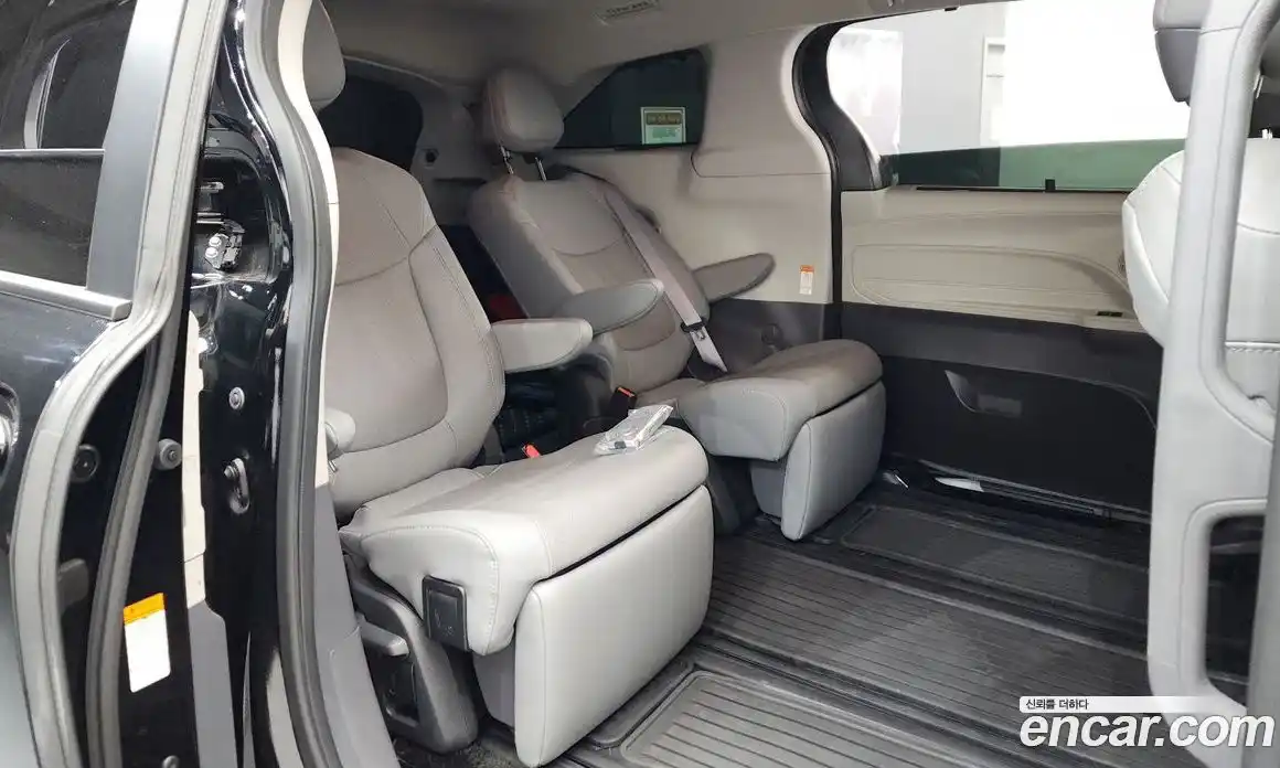 Toyota Sienna 2022 2.5 Автомат в Москве № 199514, фото 14